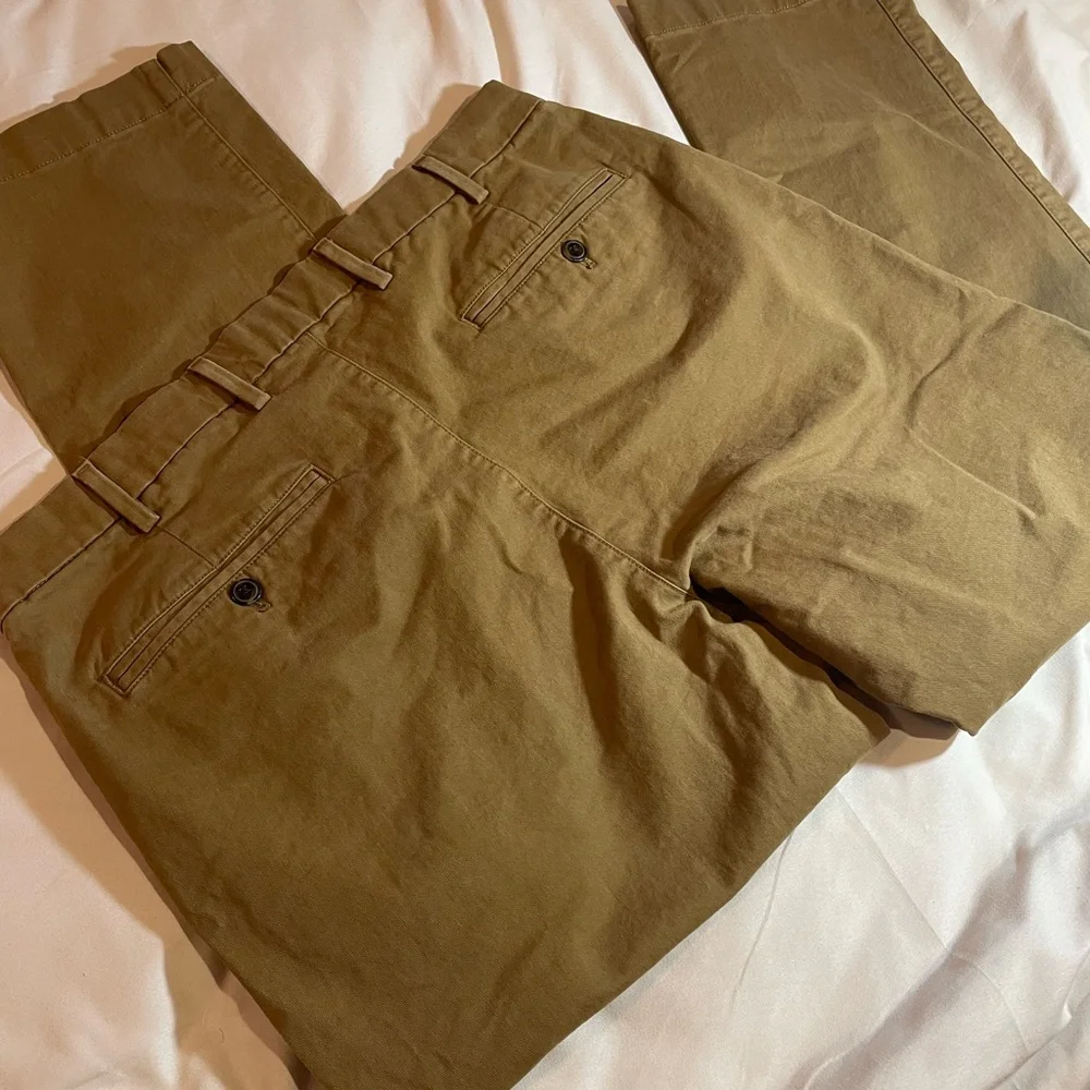 Men's Gap Essential Khaki Straight Camel-Colored Pants, Size 36x30‎